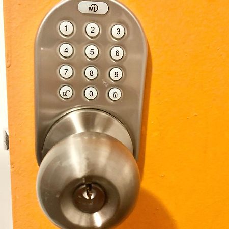 Women Only Rooms - Men Only Rooms - Free Wifi - Coffee Parking - Lockers 마이애미 외부 사진