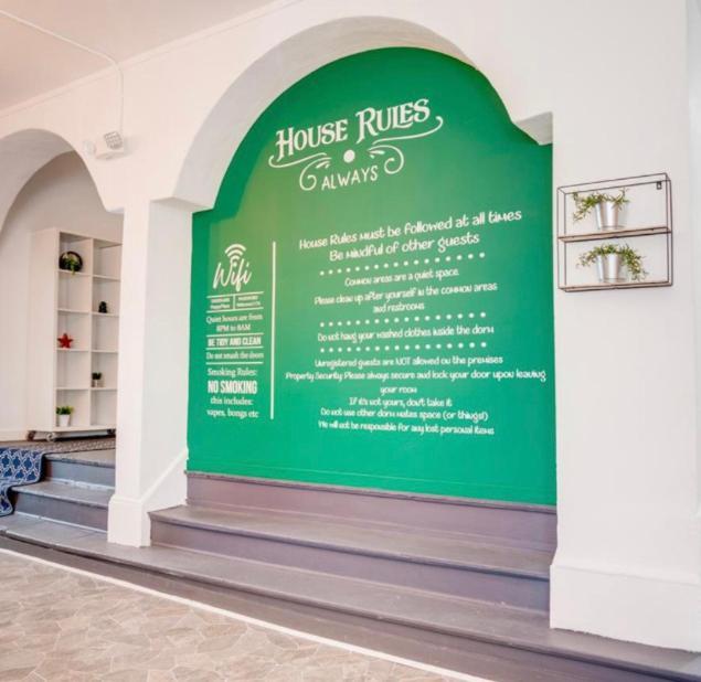 Women Only Rooms - Men Only Rooms - Free Wifi - Coffee Parking - Lockers 마이애미 외부 사진